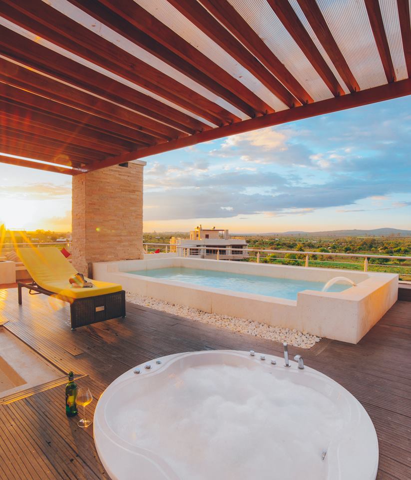 Magical Kenyas top safari baths & plunge pools with&nbsp;views.